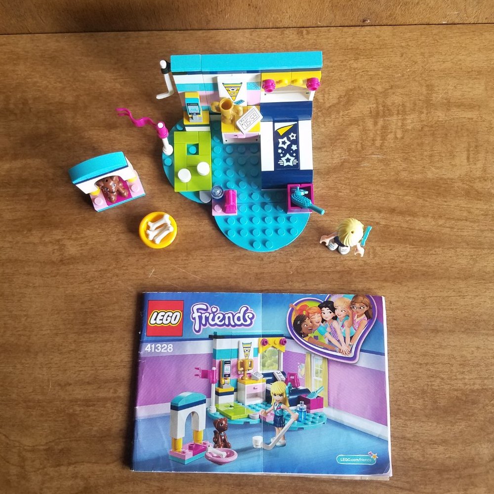 Stephanie's Bedroom Lego Set - Picture 7 of 9